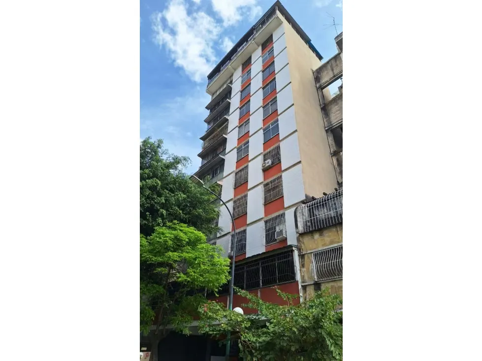 CHACAO - APARTAMENTO REMODELADO (OPORTUNIDAD)