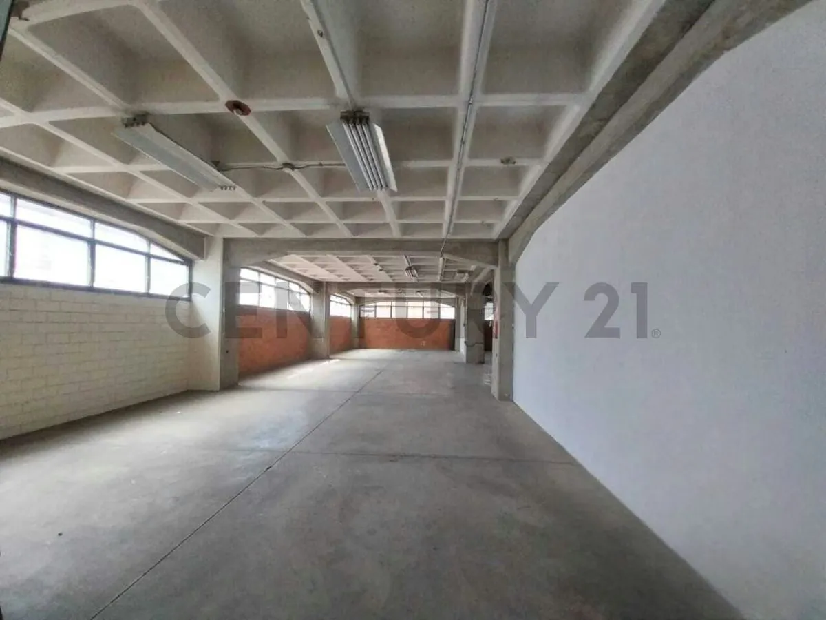 En Alquiler Amplio Galpón. Tu nuevo centro de operaciones, en La Urbina. Caracas - 3