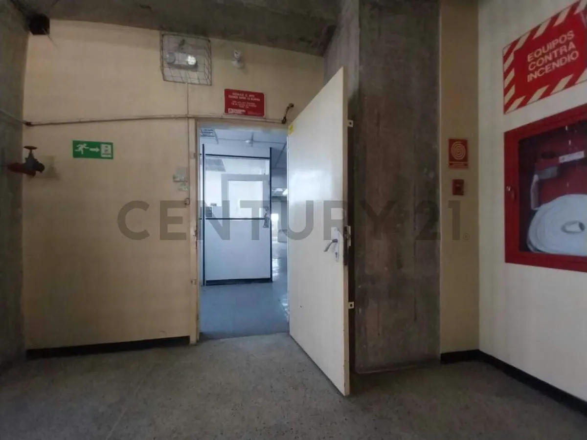 En Alquiler Amplio Galpón. Tu nuevo centro de operaciones, en La Urbina. Caracas - 8