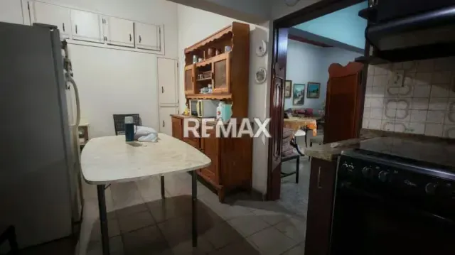 Te invito a descubrir esta exclusiva Casa de esquina tipo Quinta en venta, situada en el Sector Brisas del Orinoco, al lado del Colegio Paula BASTARDO - 4