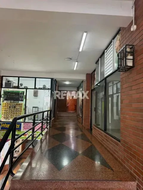 LOCAL COMERCIAL EN ALQUILER N 33 EN EL CENTRO COMERCIAL GUARAUNO - 5