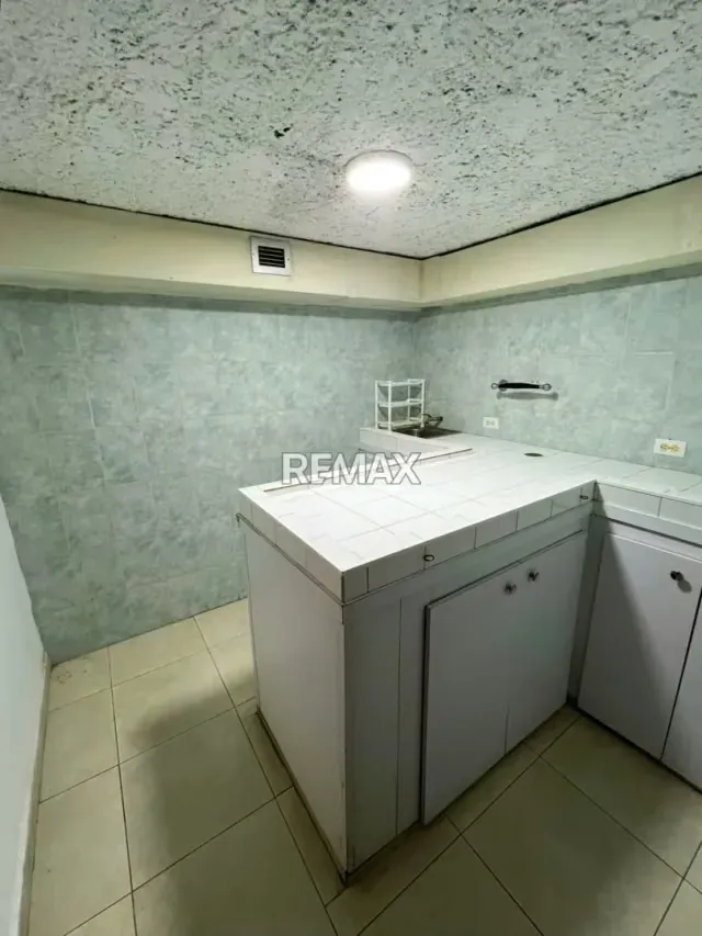 LOCAL COMERCIAL EN CC. LA REDOMA, LOS ROBLES, ISLA DE MARGARITA, MANEIRO - 12