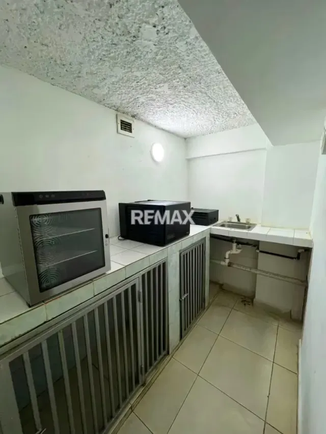 LOCAL COMERCIAL EN CC. LA REDOMA, LOS ROBLES, ISLA DE MARGARITA, MANEIRO - 15