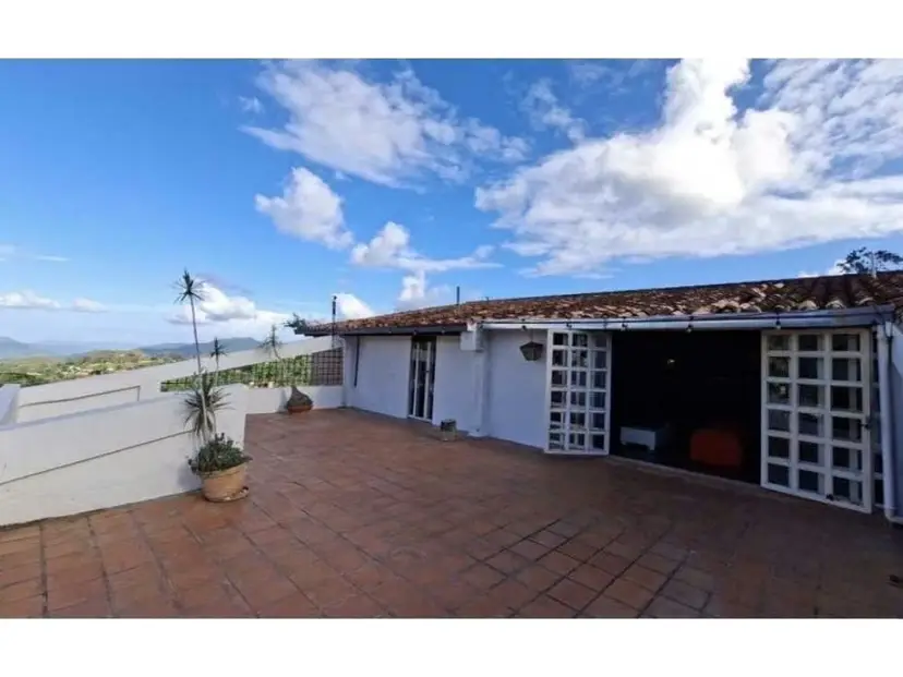 Alquilo anexo 300m2 La Union 3851