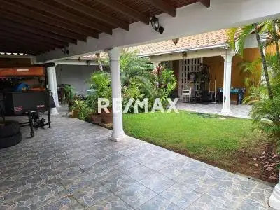 QUINTA LISTA PARA HABITAR EN VENTA URB. VISTA LINDA CHARALLAVE