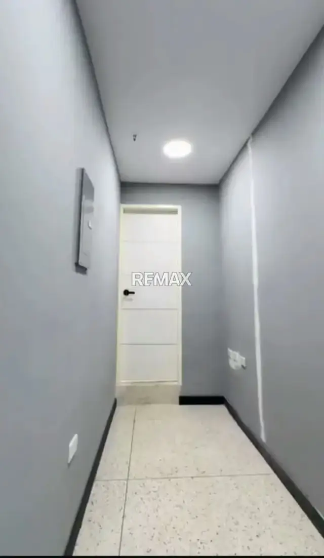En alquiler hermosas 5 oficinas privadas en el CC Plaza