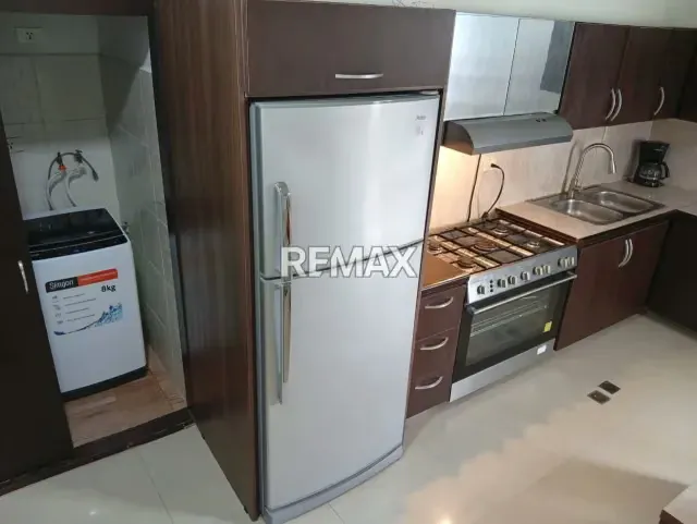 EN VENTA APARTAMENTO RES. MONREALE URB. LAS CHIMENEAS - 4