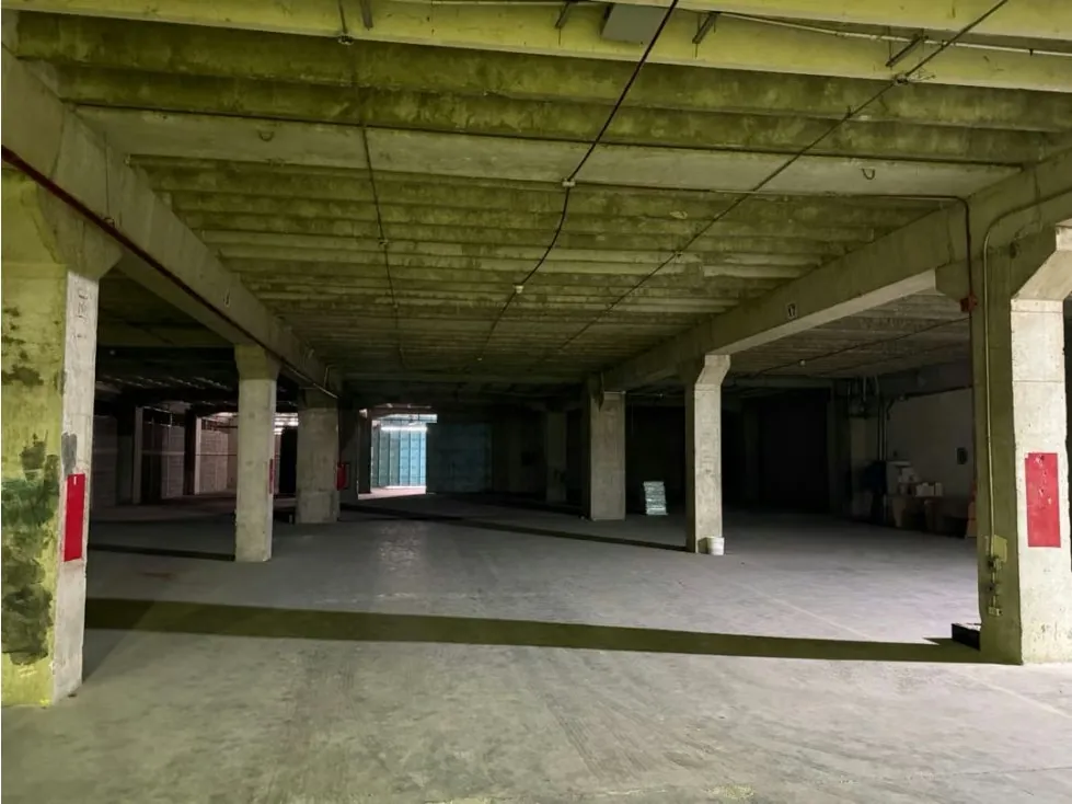 En alquiler galpón 2048m2. Zona Industrial Cloris. Guarenas - 10