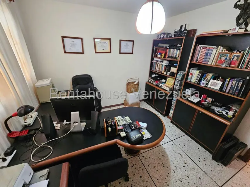 Casa (Multipes Niveles) en Venta en Prados del Este, Distrito Metropolitano - 30