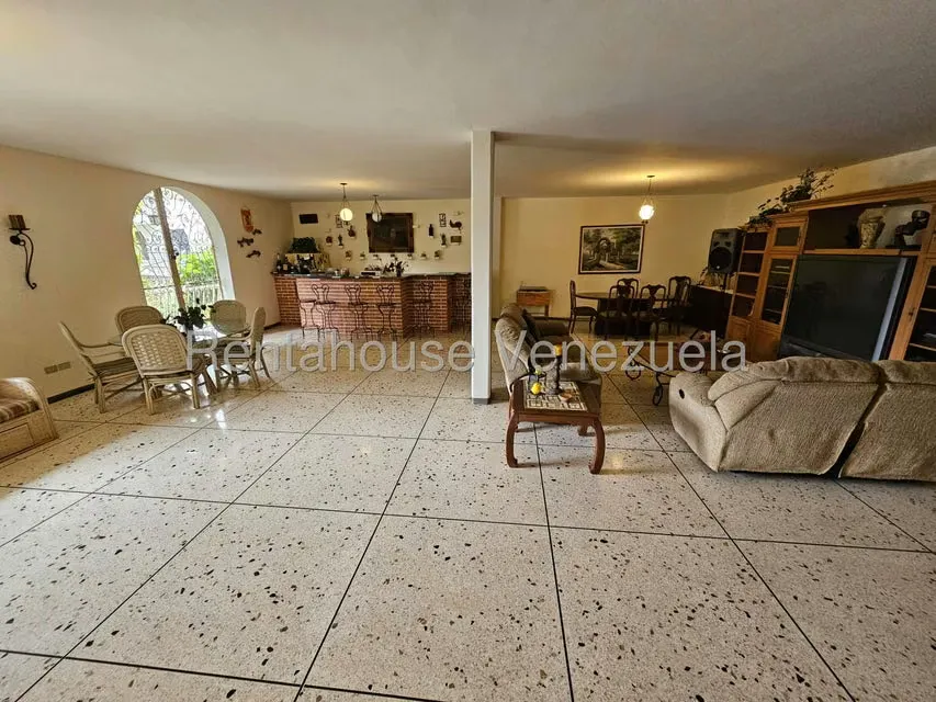 Casa (Multipes Niveles) en Venta en Prados del Este, Distrito Metropolitano - 35