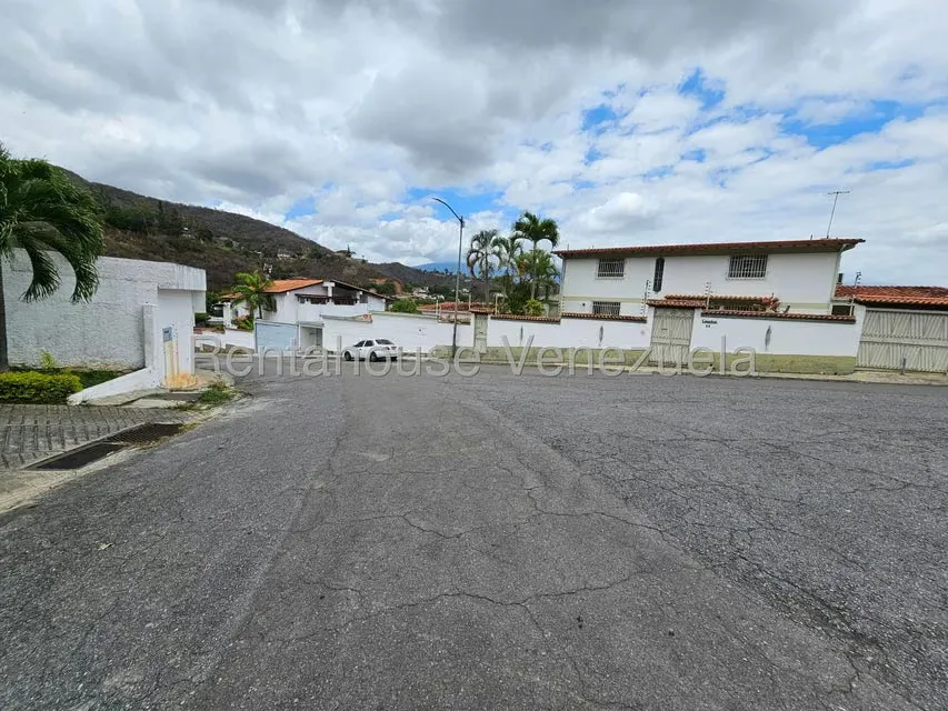 Casa (Multipes Niveles) en Venta en Prados del Este, Distrito Metropolitano - 51