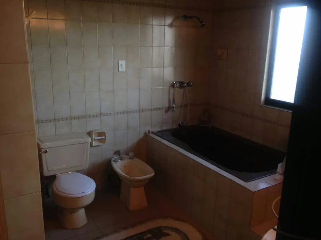 VENTA CASA SAN ANTONIO DE LOS ALTOS 261 m2 4h+s/4b+s/10p - 12