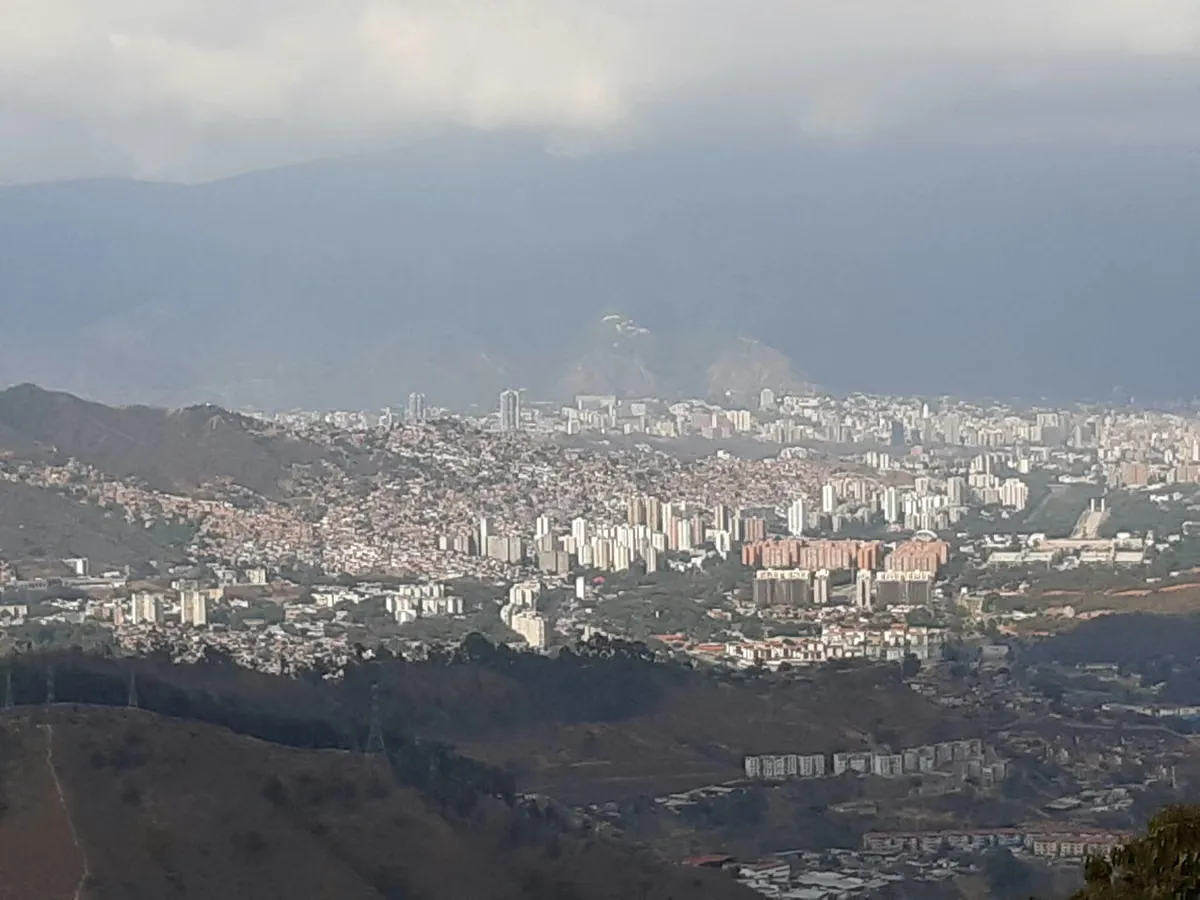 VENTA CASA SAN ANTONIO DE LOS ALTOS 261 m2 4h+s/4b+s/10p - 4