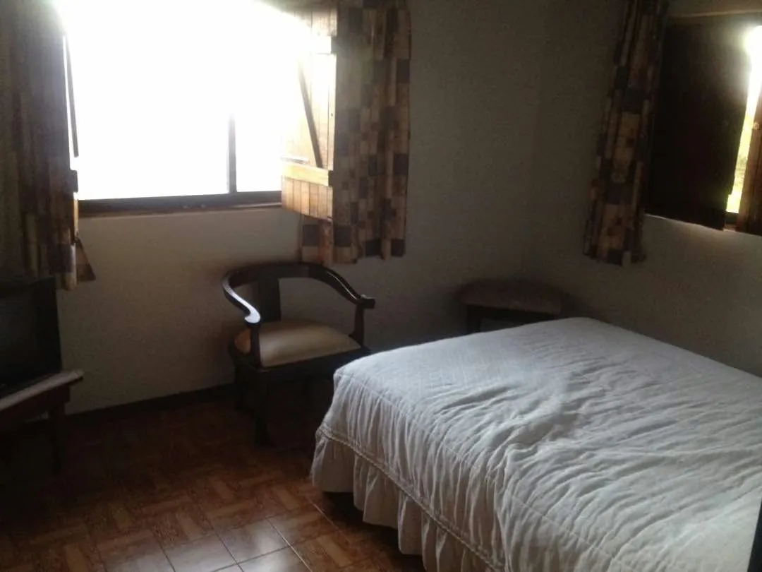 VENTA CASA SAN ANTONIO DE LOS ALTOS 261 m2 4h+s/4b+s/10p - 10