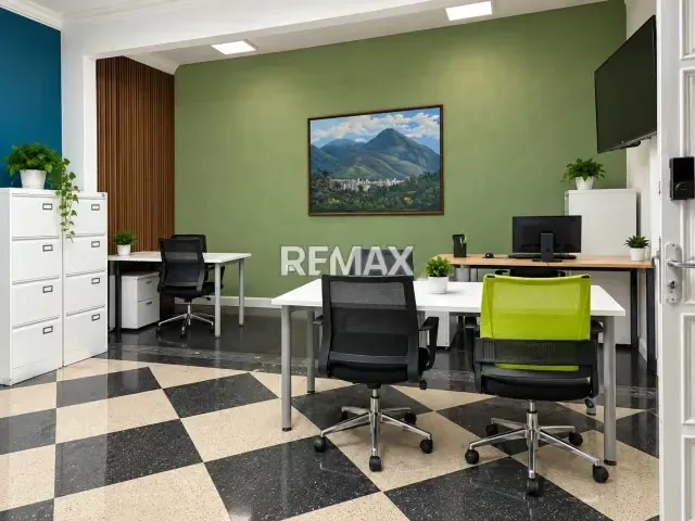 Quinta Remodelada en Venta en Las Palmas | Tres Niveles, 700 m² y Áreas Comerciales - 17