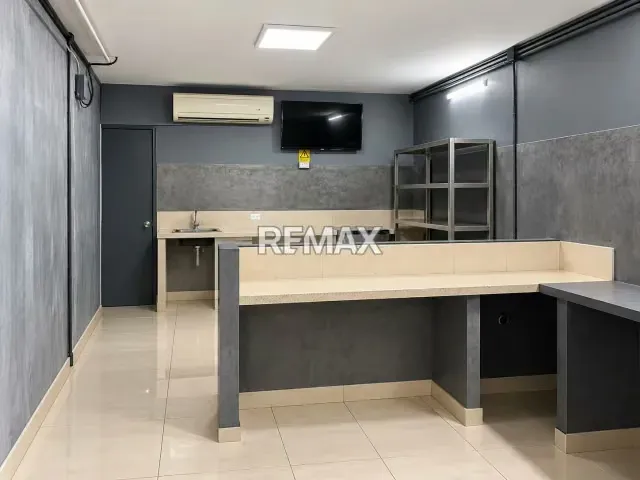 Quinta Remodelada en Venta en Las Palmas | Tres Niveles, 700 m² y Áreas Comerciales - 19