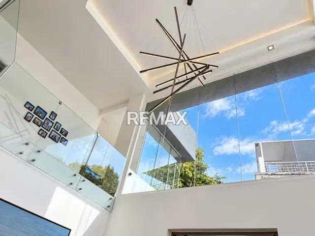 Quinta Remodelada en Venta en Las Palmas | Tres Niveles, 700 m² y Áreas Comerciales - 8