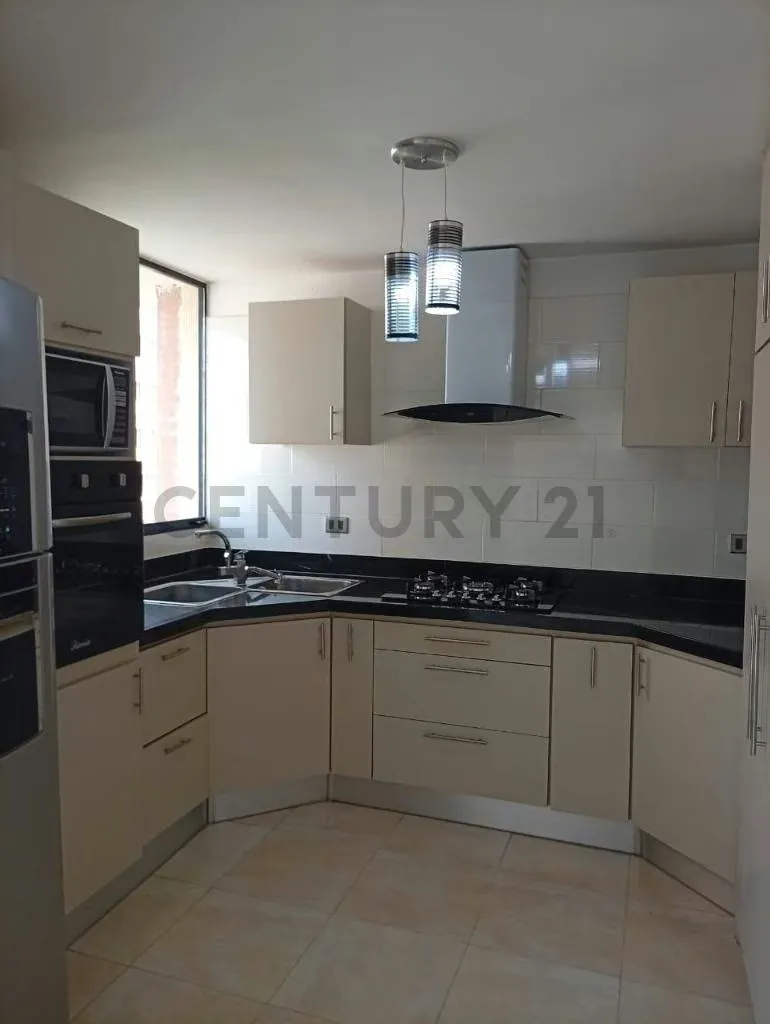 Apartamento Amoblado en Alquiler - 4
