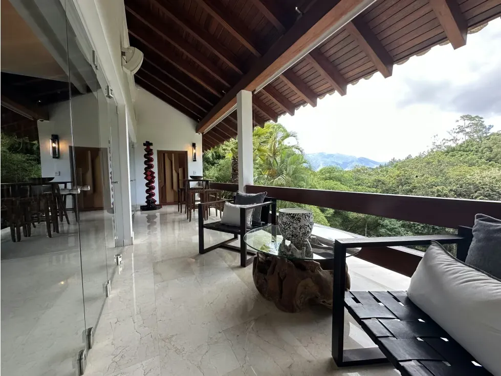 Vendo casa en calle cerrada 2362m2 Alto Hatillo 0896 - 5