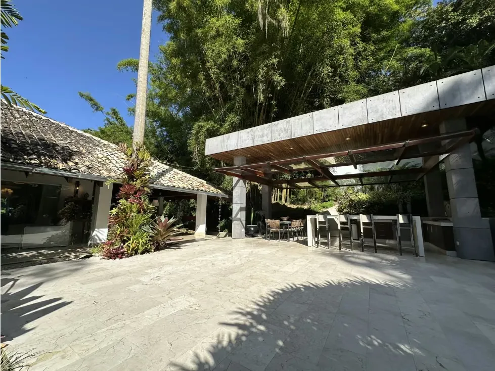 Vendo casa en calle cerrada 2362m2 Alto Hatillo 0896 - 8