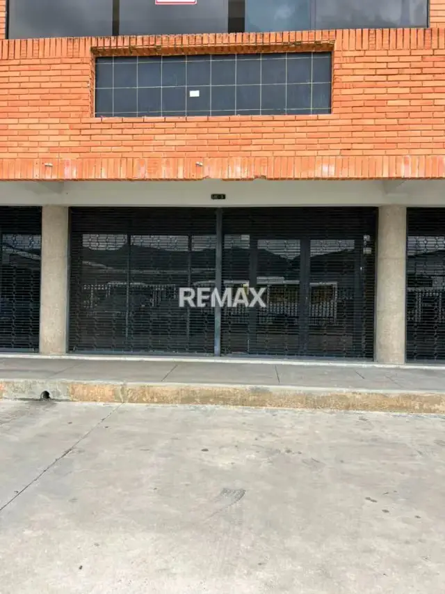 EN EXCLUSIVA LOCAL COMERCIAL EN ZONA INDUSTRIAL CASTILLITO
