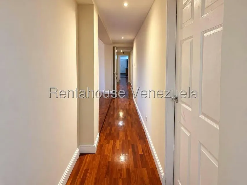 Apartamento (1 Nivel) en Alquiler en Colinas de Bello Monte, Distrito Metropolitano - 11