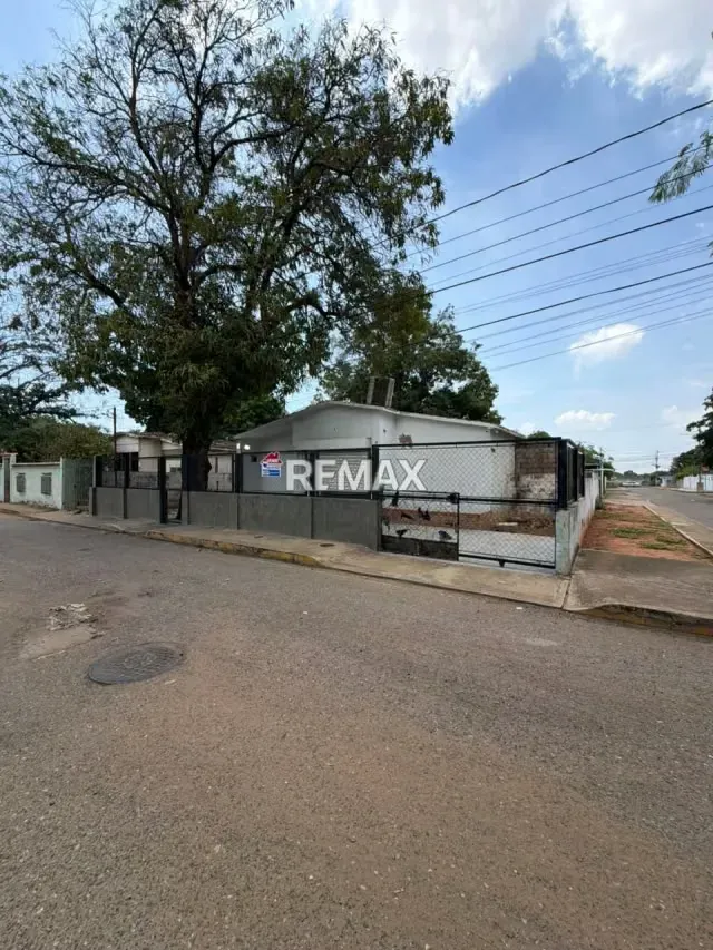 Casa comercial en Venta Sector La Portuaria - 2