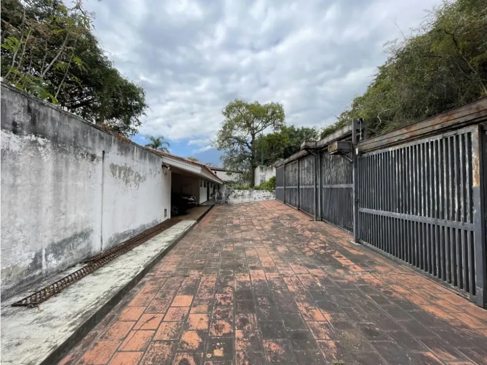 Se vende casa en Lomas de Las Mercedes 3000m² - 5h+2s/6b+2s/10pe - 4