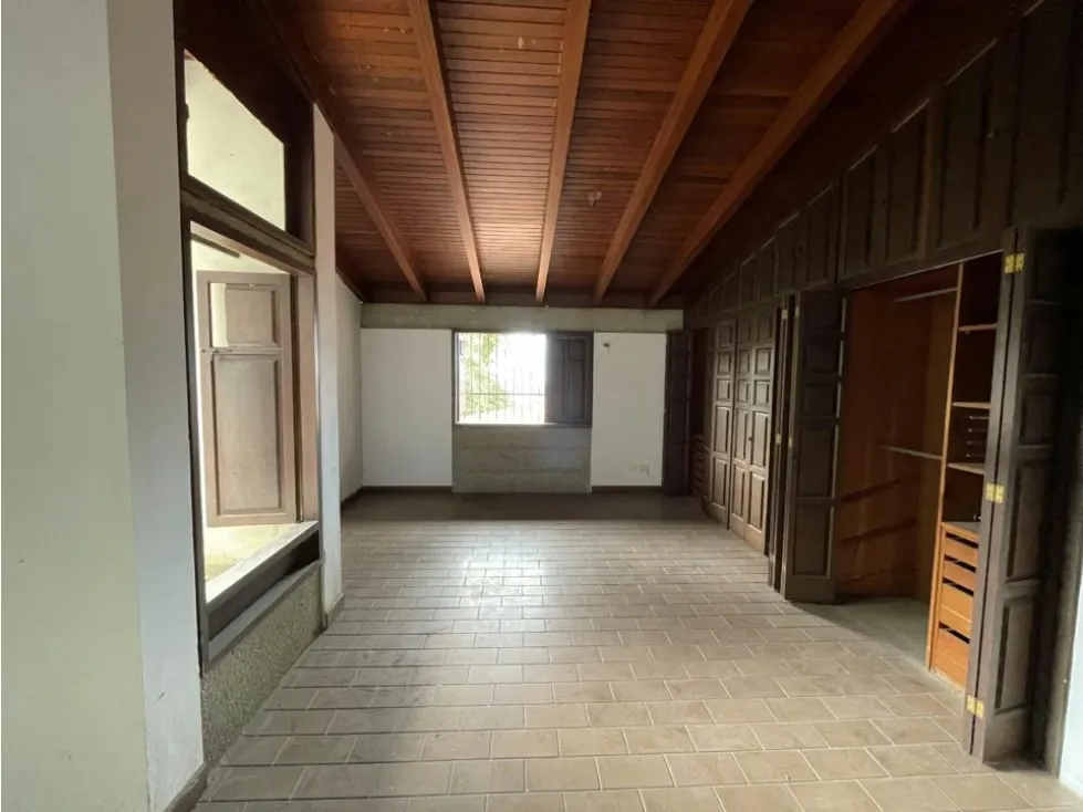Se vende casa en Lomas de Las Mercedes 3000m² - 5h+2s/6b+2s/10pe - 5