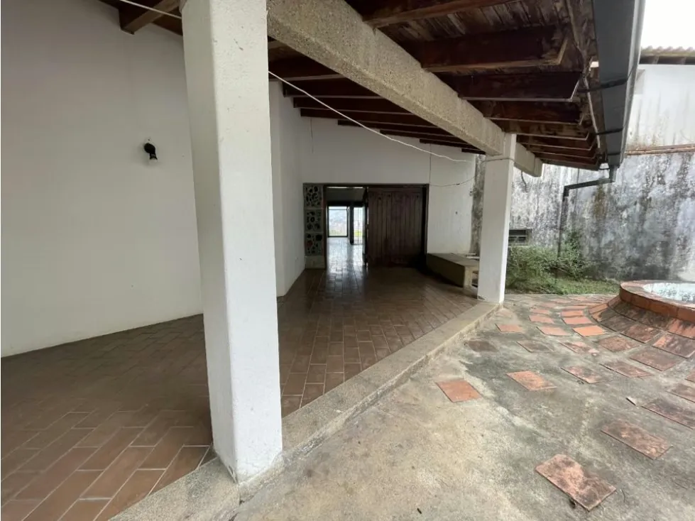 Se vende casa en Lomas de Las Mercedes 3000m² - 5h+2s/6b+2s/10pe - 8