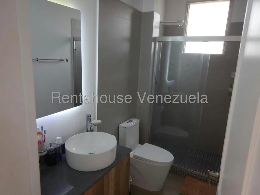 Townhouse (Duplex) en Venta en La Boyera, Distrito Metropolitano - 16