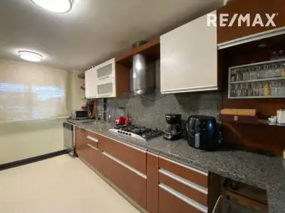 SE VENDE ESPECTACULAR TOWN HOUSE , URBANIZACION LOMAS DEL SOL , ZONA PALMA REAL