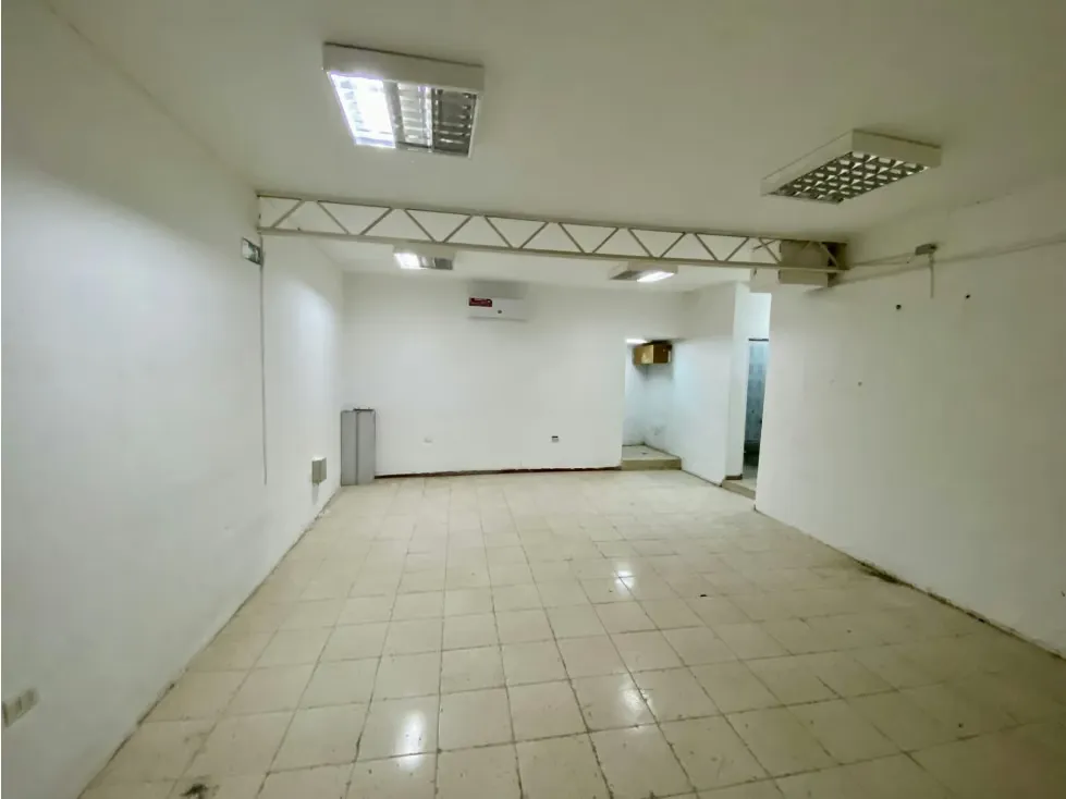 LOCAL ALQUILER EN LOS DOS CAMINOS PB CON 60 M2, 1 BAÑO Y DEPOSITO - 2
