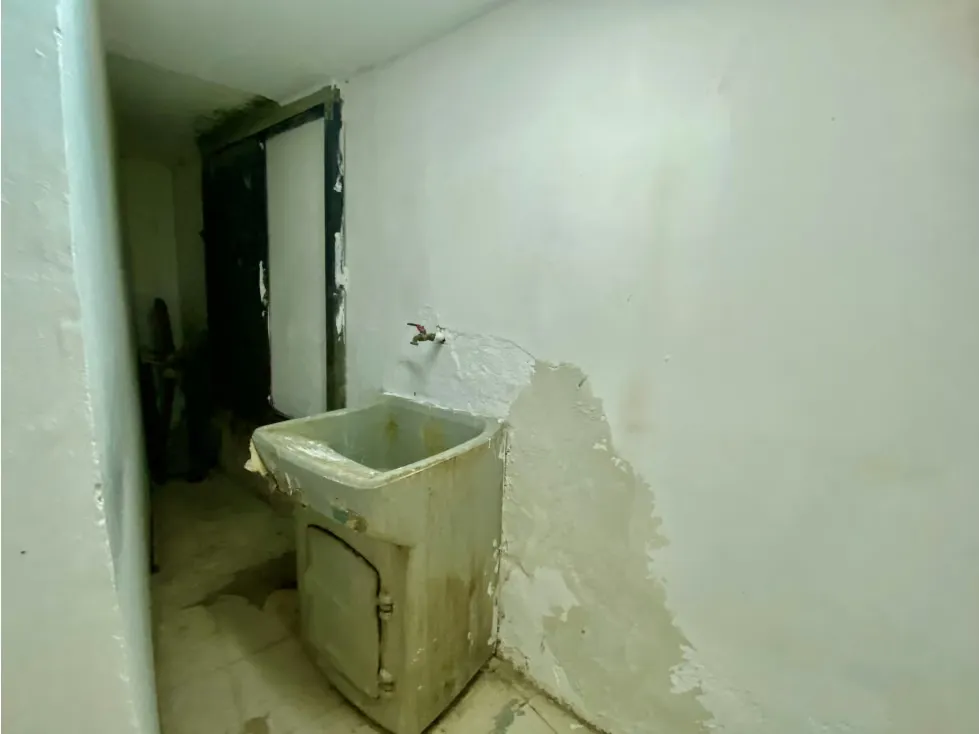 LOCAL ALQUILER EN LOS DOS CAMINOS PB CON 60 M2, 1 BAÑO Y DEPOSITO - 5