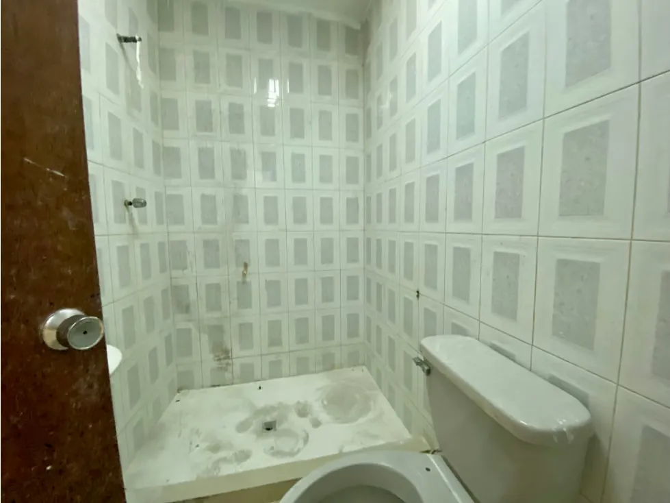 LOCAL ALQUILER EN LOS DOS CAMINOS PB CON 60 M2, 1 BAÑO Y DEPOSITO - 6