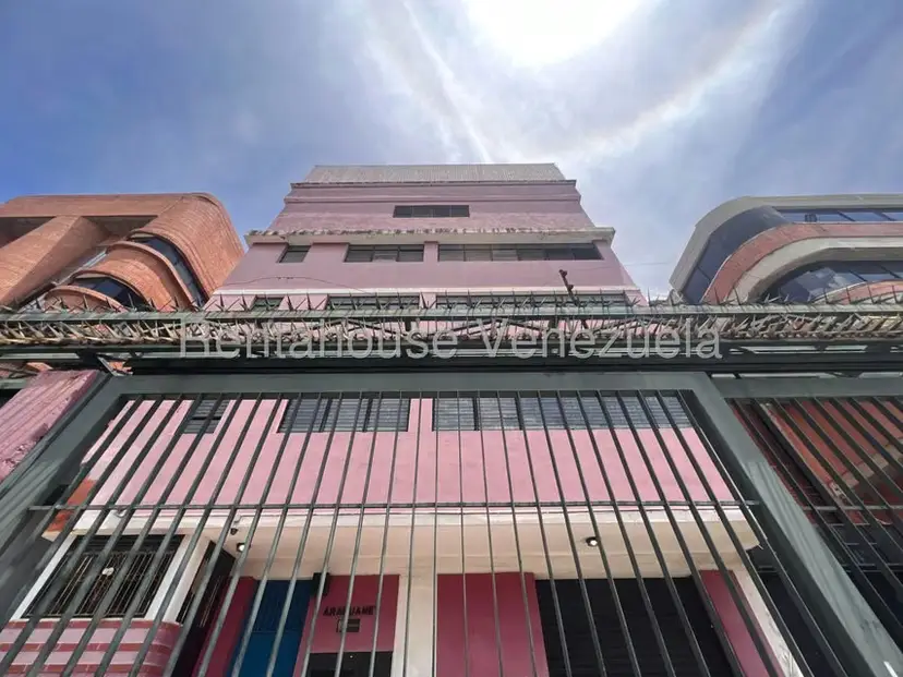 Comercial (Edificio) en Alquiler en La Urbina, Distrito Metropolitano