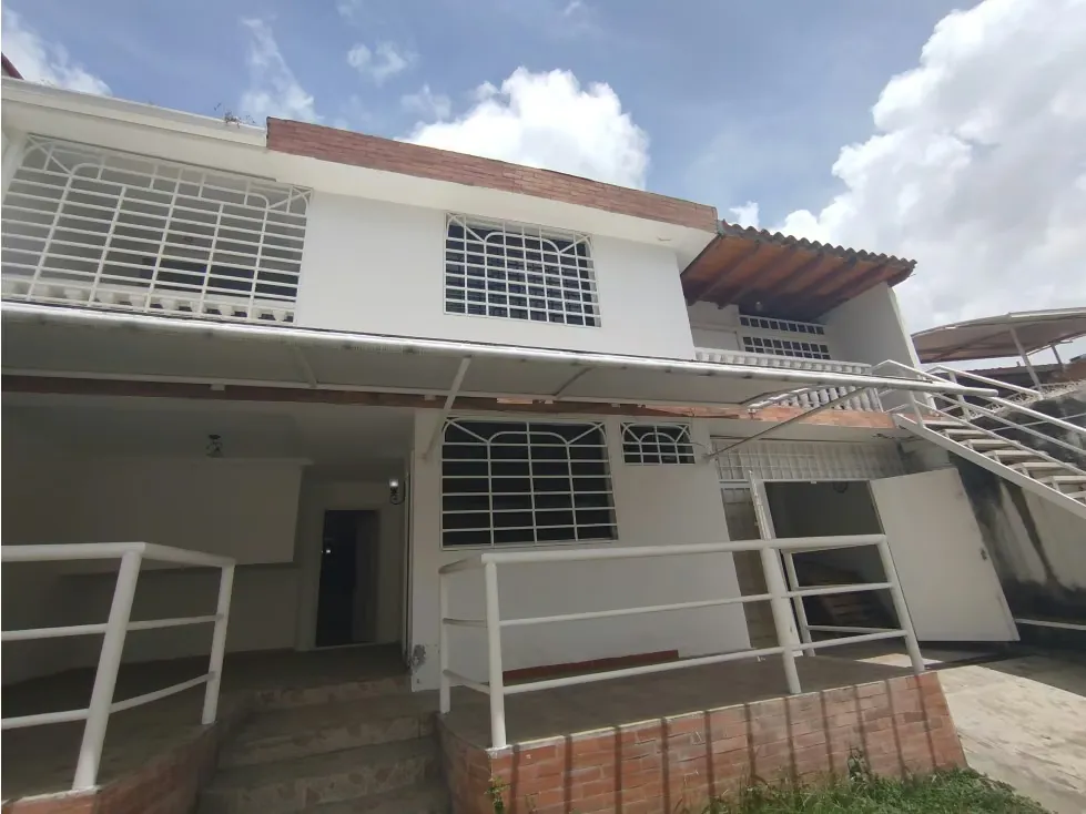 Casa Comercial en alquiler en La Trinidad (Galpón y oficinas) - 2