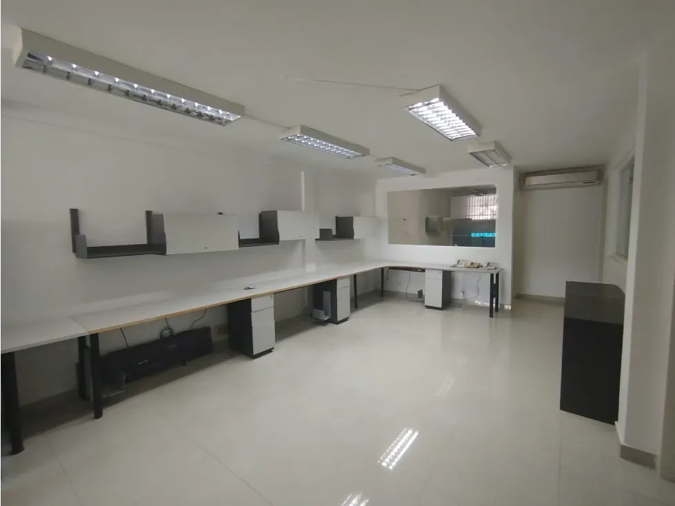 Casa Comercial en alquiler en La Trinidad (Galpón y oficinas) - 11