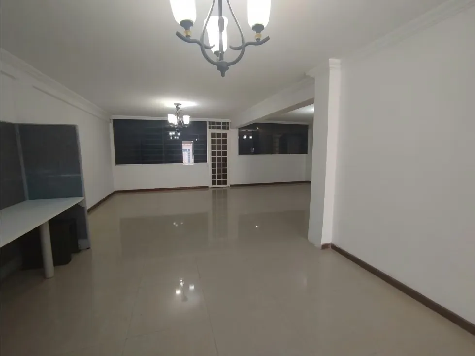 Casa Comercial en alquiler en La Trinidad (Galpón y oficinas) - 5