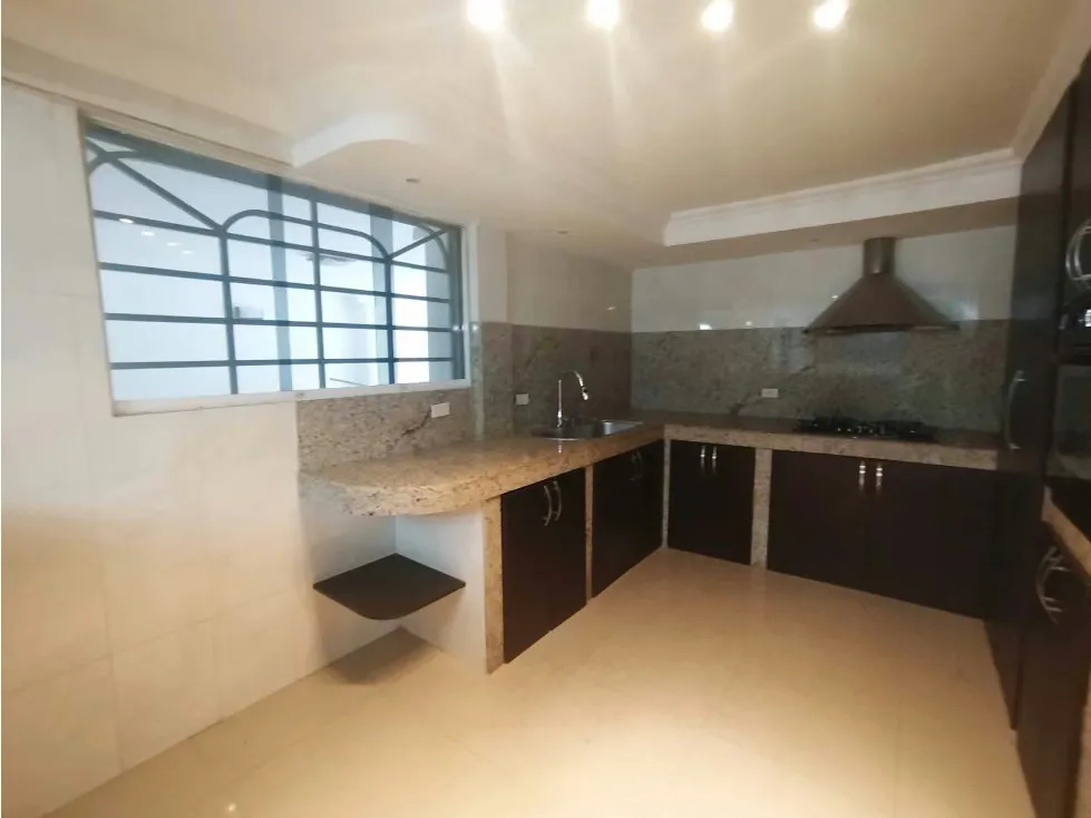 Casa Comercial en alquiler en La Trinidad (Galpón y oficinas) - 8