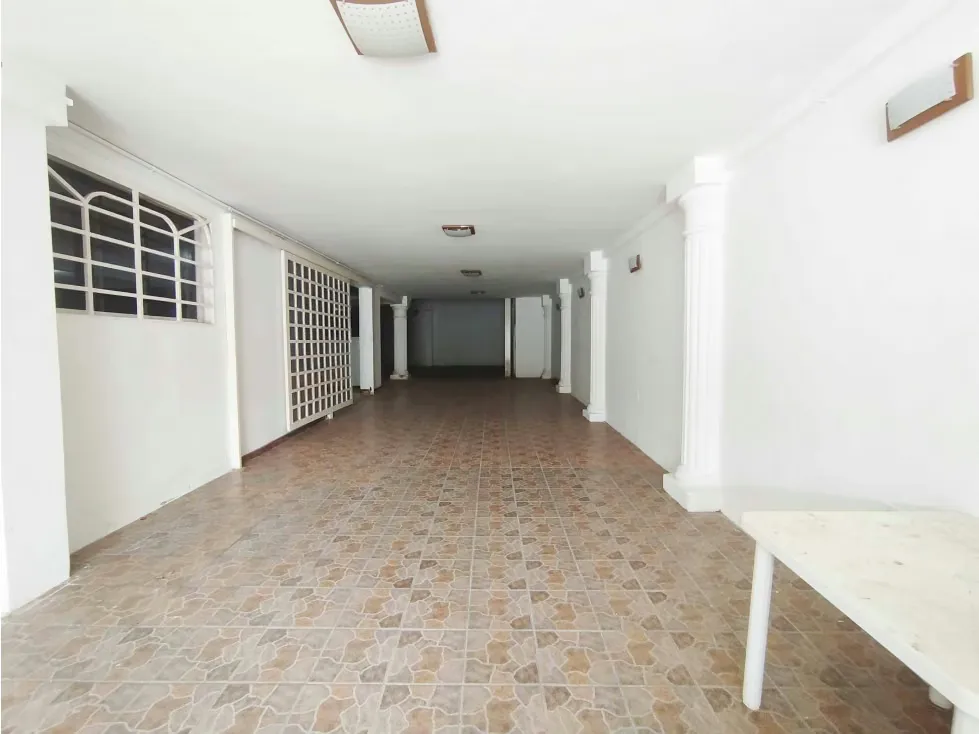 Casa Comercial en alquiler en La Trinidad (Galpón y oficinas) - 9