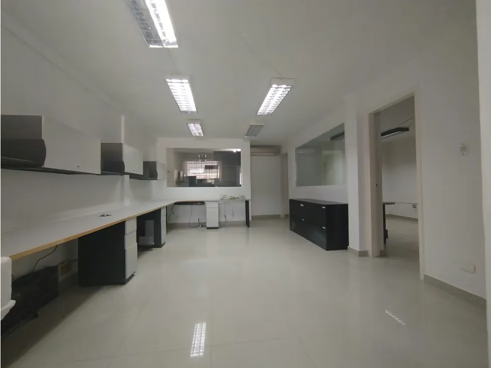 Casa Comercial en alquiler en La Trinidad (Galpón y oficinas) - 10