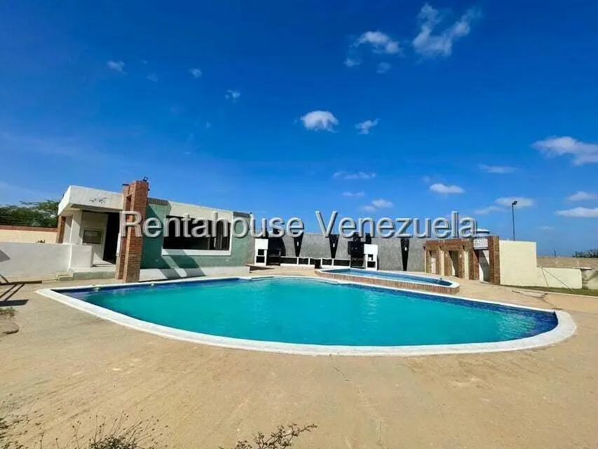 Townhouse (1 Nivel) en Venta en Punta Cardon, Falcon - 3