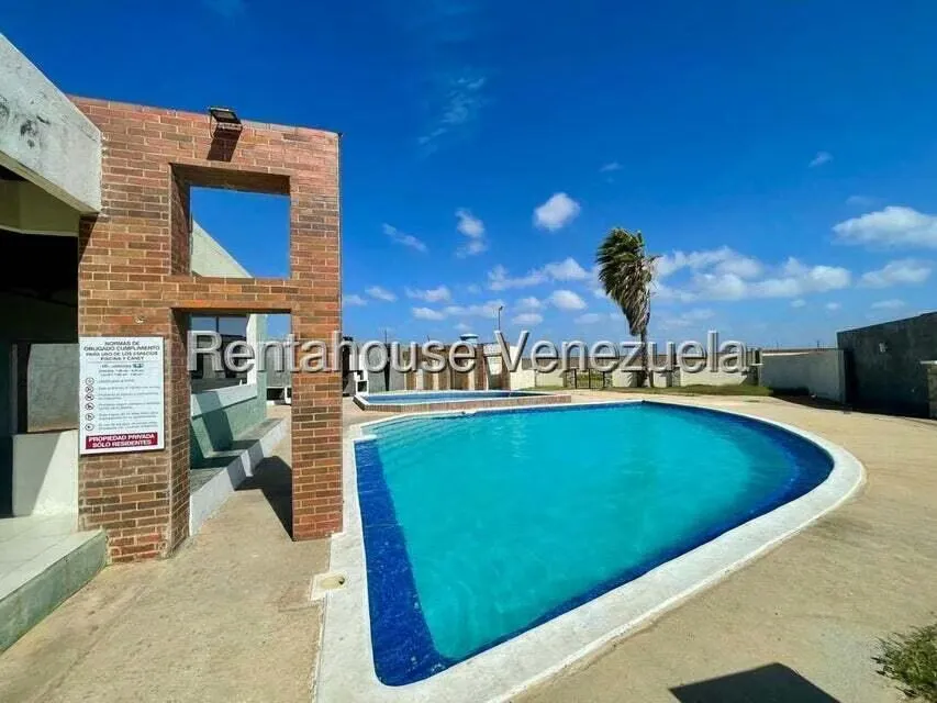 Townhouse (1 Nivel) en Venta en Punta Cardon, Falcon - 4