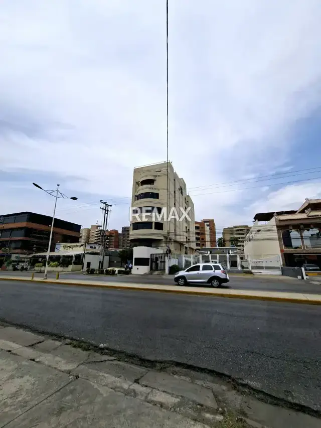 Exclusiva Oficina de 285 m² en Venta – Centro Empresarial Pineda y Pineda, Lechería