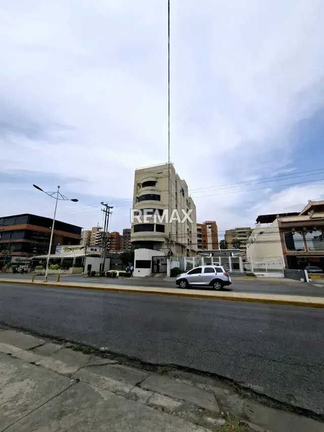 Exclusiva Oficina de 285 m² en Venta – Centro Empresarial Pineda y Pineda, Lechería