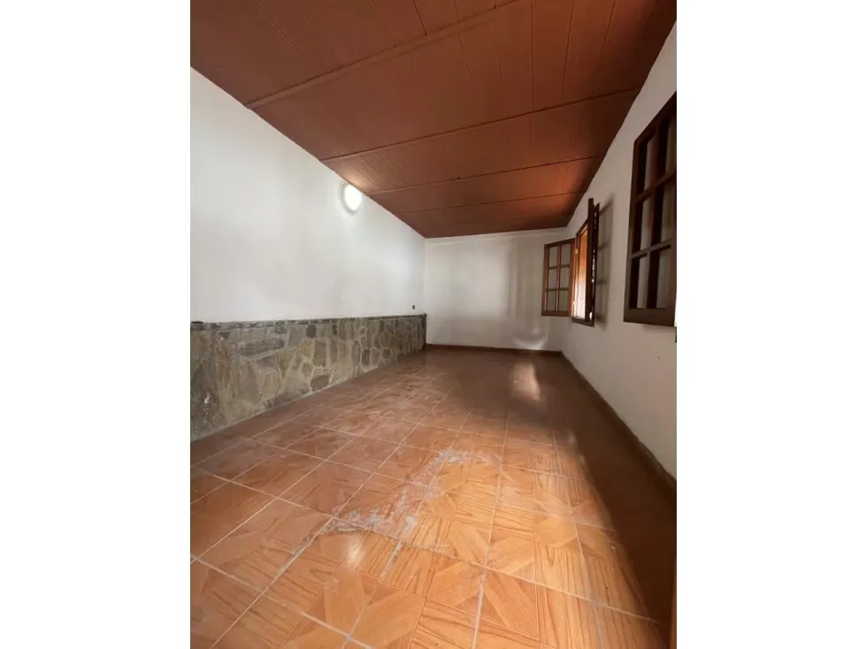 CASA EN VENTA/ALQUILER DE UN SOLO NIVEL EN CAURIMARE de 1096m2 - 13