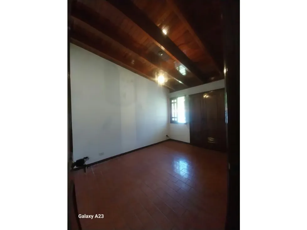 CASA EN VENTA/ALQUILER DE UN SOLO NIVEL EN CAURIMARE de 1096m2 - 24