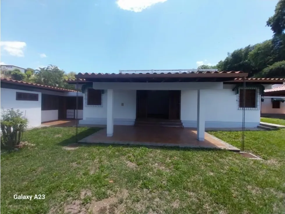 CASA EN VENTA/ALQUILER DE UN SOLO NIVEL EN CAURIMARE de 1096m2 - 30