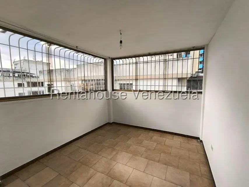 Apartamento (1 Nivel) en Alquiler en Parroquia La Candelaria, Distrito Metropolitano - 2